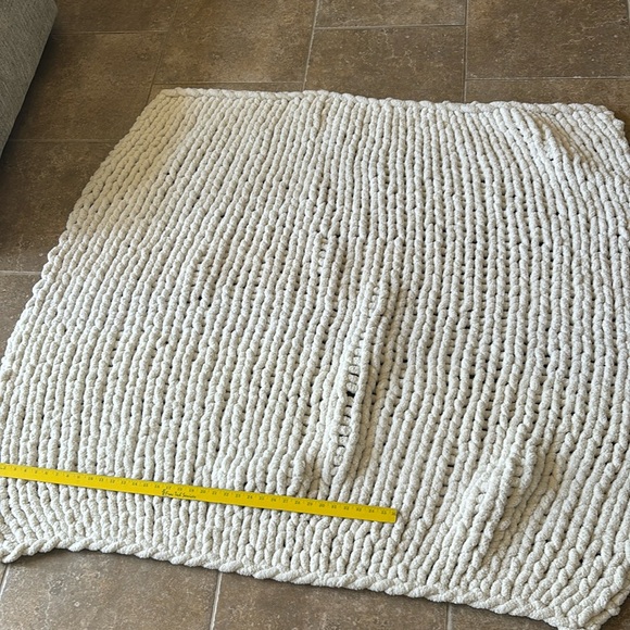 Hand-•made crochet 🧶 throw